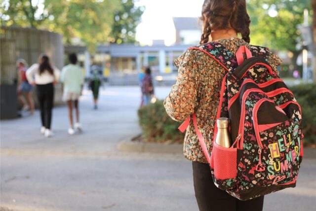 Drei neue Schulstraßen hat die Stadt Castrop-Rauxel vor Grundschulen eingerichtet, nun folgt eine Einbahnstraße direkt vor der neuen Gesamtschule Ickern.
