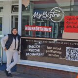 Besitzerin Hale Yildirim (40) vor ihrem neuen Café