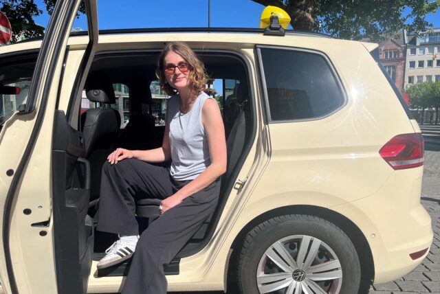 Taxifahren in Dortmund ist zwar deutlich teurer geworden, aber kann in manchen Fällen günstiger sein als ein Bahnticket.