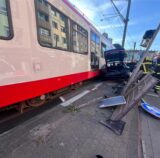 Ein Pkw ist in Dortmund mit einer Stadtbahn kollidiert.
