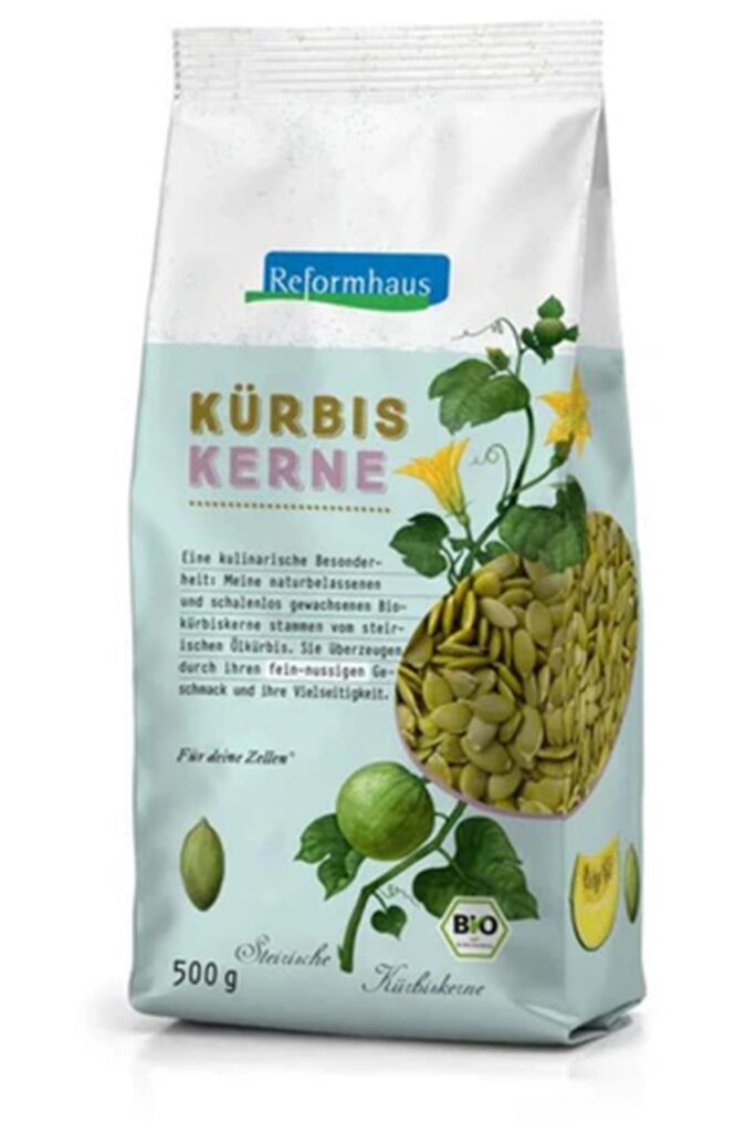 Eine Tüte der Kürbiskerne von Reformhaus, für die es eine Rückrufaktion gibt.