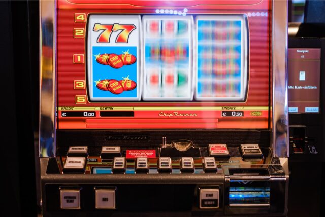 Ein Spielautomat in Betrieb