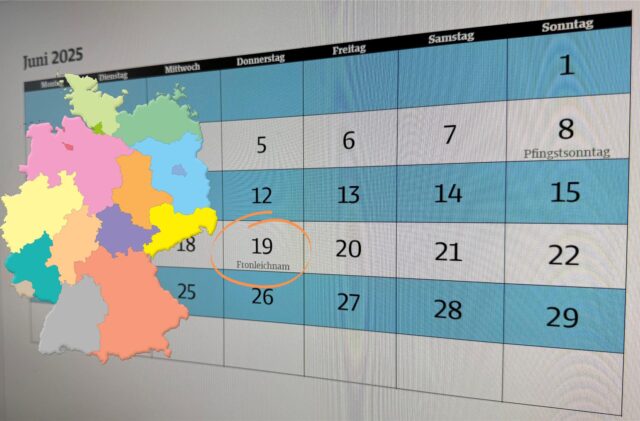 Eine Deutschland-Karte mit unterschiedlich eingefärbten Bundesländern ist vor einem Kalenderblatt für Mai 2024 zu sehen, auf dem der 30. Mai (Fronleichnam) eingekreist ist.