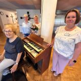 Gespendete Orgel für ein Altenheim und Mitarbeiter.