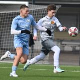 Max Schumacher (r., hier im Trikot der Spvgg. Erkenschwick II gegen den SSC Recklinghausen) schnürt künftig wieder für Teutonia SuS Waltrop die Schuhe.