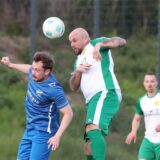 Ein hartes Stück Arbeit war das Viertelfinale der Recklinghäuser Stadtmeisterschaft für Niklas Ortmann (l.) und den SV Hochlar gegen die ETG Recklinghausen mit Christian Konzok (vorne) und Andre Stemmer (hinten).