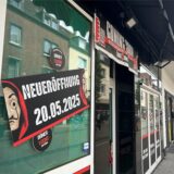 Scheiben von Haus des Döners mit Termin für Neueröfnfung