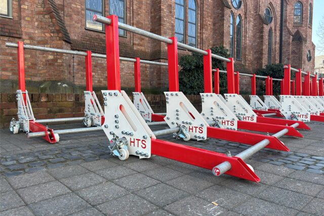 Überfahrsperren stehen auf dem Platz der Deutschen Einheit in Dorsten.