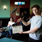 Film-Student Joris Deffte mit einer Klappe