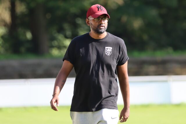 Athavan Varathan läuft auf dem Platz.