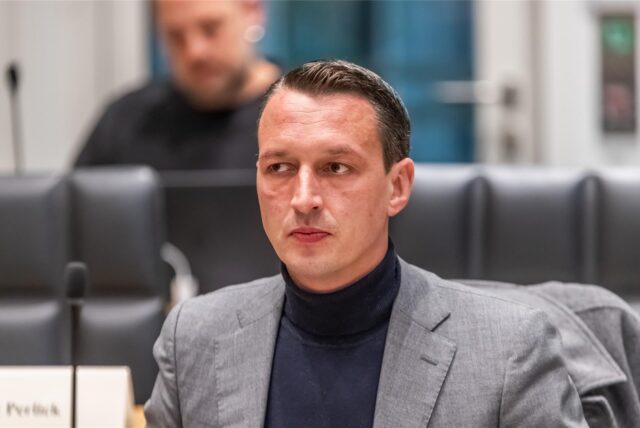 AfD-Politiker Matthias Helferich bei einer Sitzung des Stadtrats in Dortmund im November 2024.
