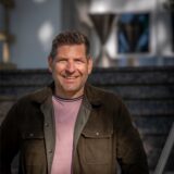 Gastronom und Hotelbetreiber Hendrik van Dillen vor dem Parkhotel in Herne