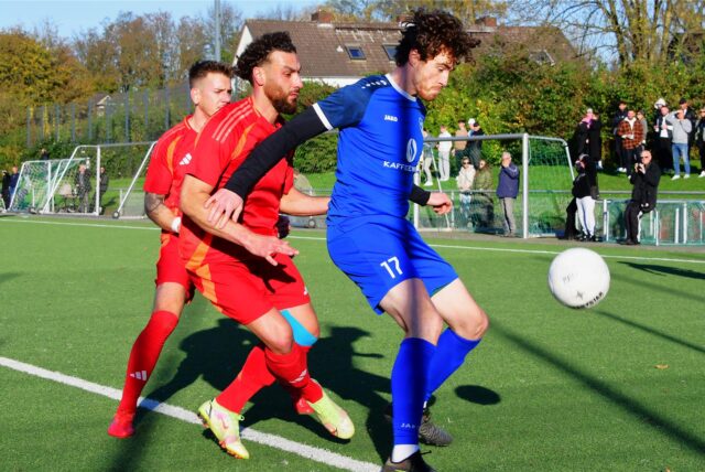 Conor O’Reilly (r.) erzielte drei Tore binnen acht Minuten.
