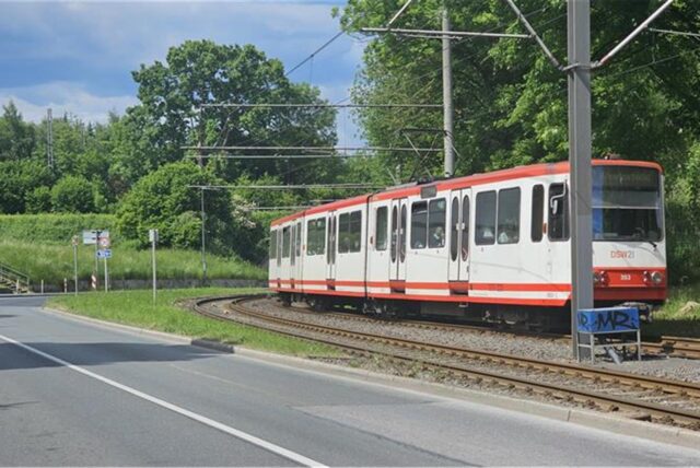 Eine Stadtbahn in Dortmund Huckarde