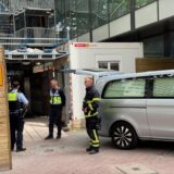 Ein Leichenwagen steht am Samstagnachmittag (17. Mai) an einer Baustelle in der Dortmunder City.