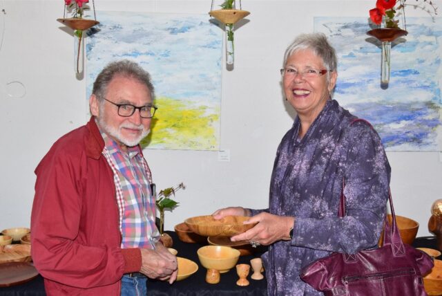 Drechselarbeiten stellten am 18.5.2025 Bernd und Gitta Heßner im Künstlerhof Lavesum vor.