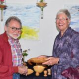 Drechselarbeiten stellten am 18.5.2025 Bernd und Gitta Heßner im Künstlerhof Lavesum vor.