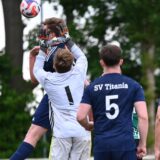 Torwart Thorben Peschel fängt den Ball