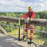 DLRG-Einsatzleiter Julian Bajo am Spurwerkturm
