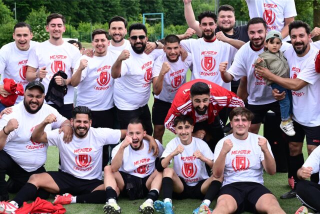 Der TSV Westerholt ist Kreisliga-C3-Meister geworden und blickt jetzt nach vorn. Toptorjäger Ali-Emre Ön (unten rechts) ist sich über seine Zukunft aber noch nicht sicher.