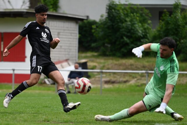 Inan-Kivilcim Sönmez (l.) gelang in Henrichenburg ein lupenreiner Hattrick für den FC 26 II.