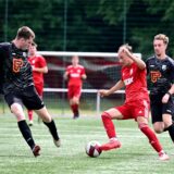 Leon Engeln VfB Hüls dribbelt