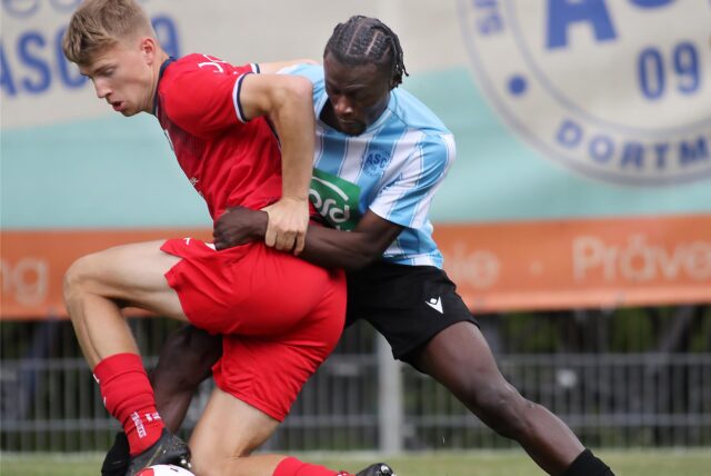 Der ASC 09 Dortmund (r.) im Duell gegen den VfL Bochum II.