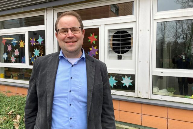 Marc Brode vor dem Gymnasium im Loekamp.