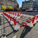 All diese Trucksperren waren bei der Castroper Frühjahrskirmes 2025 im Einsatz. Danach standen sie gesammelt auf dem Marktplatz und wurden ein paar Tage später beim Nightshopping erneut eingesetzt. Wer bezahlt künftig dieser Sicherheitsmaßnahmen?
