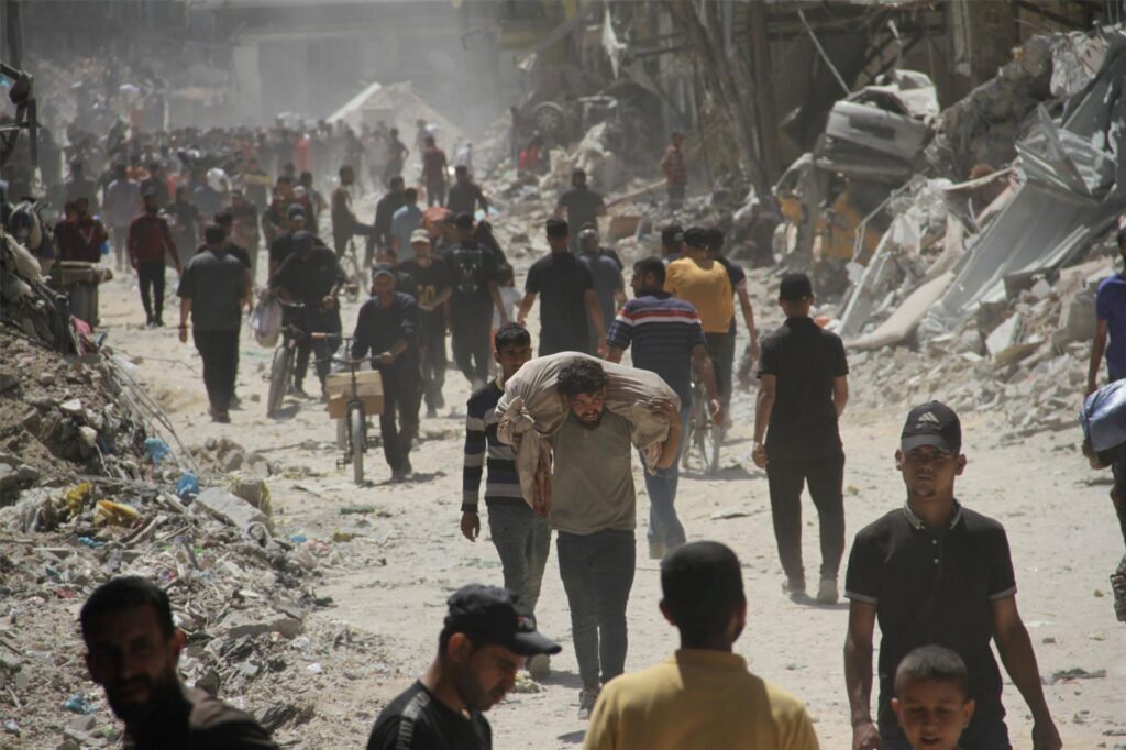 Vertriebene Palästinenser halten sich im nördlichen Gazastreifen auf. Vertriebene Palästinenser halten sich im nördlichen Gazastreifen auf.