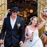 Esther und Martin aus Siegburg nach ihrer standesamtlichen Trauung beim Parookaville-Festival.