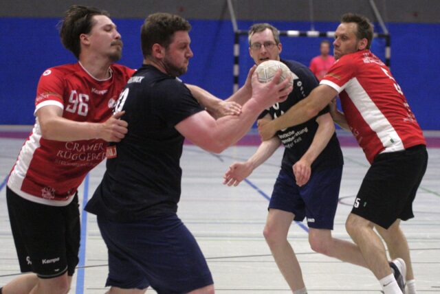 Auch die Handballer der HSG RE/OE – am Ball der Ex-Waltroper Dirk Wilhelm – starten beim Turnier des Waltroper HV.