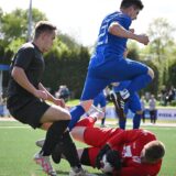 Zweikampf um den Ball beim Spiel TuS Sythen gegen BVH Dorsten