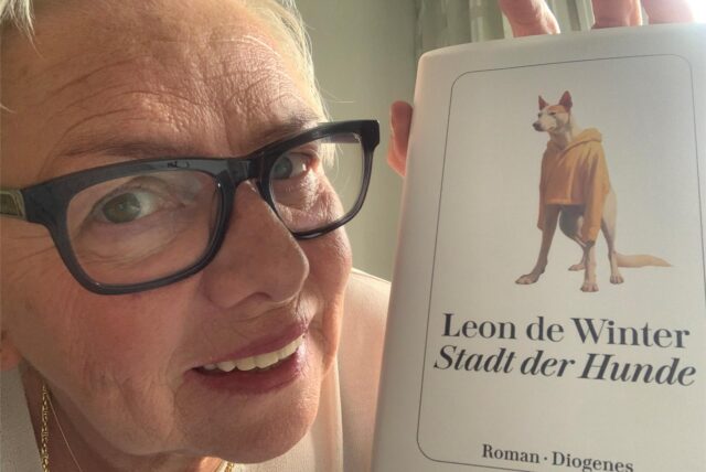 Buchcover „Stadt der Hunde“