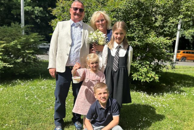 Regina und Ralf Depke mit zwei Mädchen und einem Jungen
