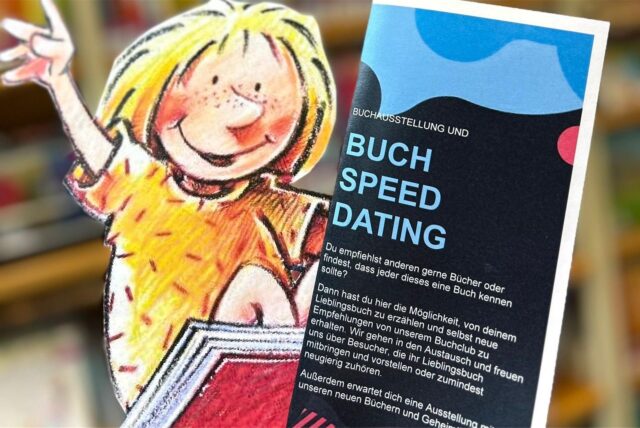Das Türmchen-Logo – ein winkendes Kind mit einem Buch – und ein Flyer zum Speeddating.