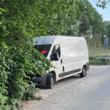 Dieser weiße Fiat Ducato steht am Recklinghäuser Rodelberg. Auf dem Fenster prangt ein roter Aufkleber des Kommunalen Ordnungsdienstes.
