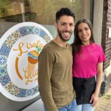 Miri Finocchiaro und Filippo Di Paola vor ihrem neuen Geschäft.