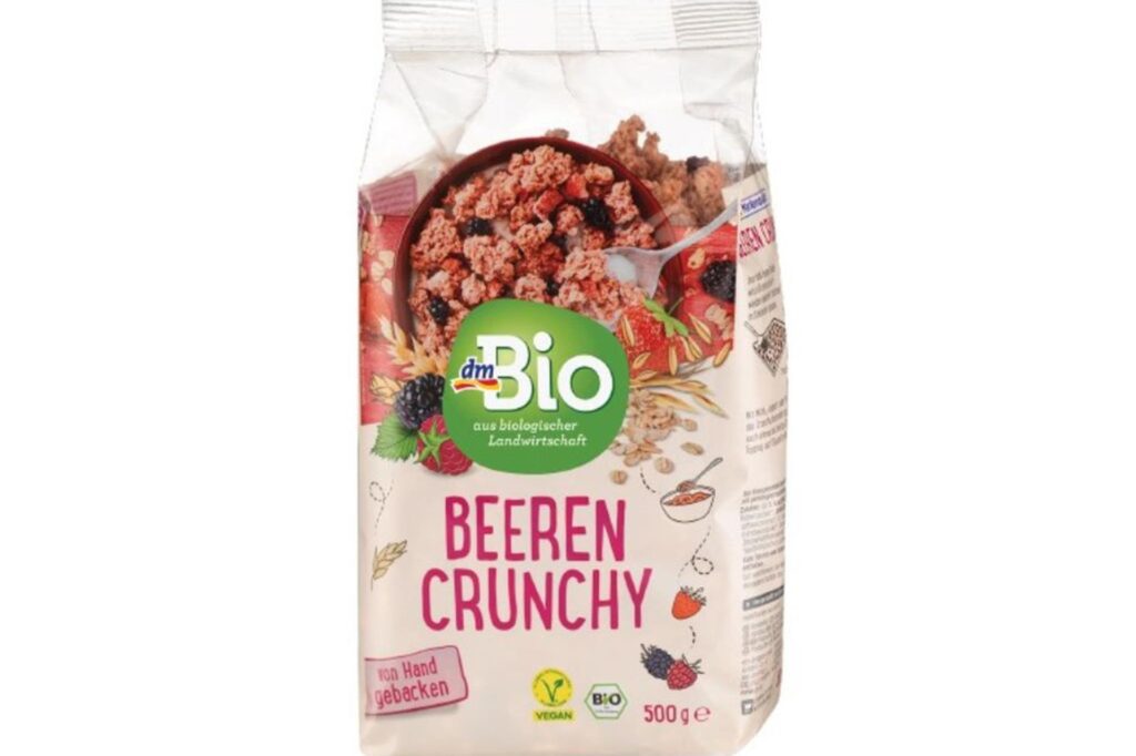 Produktabbildung des dmBio Beeren Crunchy Müslis, das von der Rückrufaktion betroffen ist.