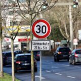 Auf dem Dortmunder Wall gilt jetzt in der Nacht Tempo 30. Die ersten Schilder wurden am Mittwoch und Donnerstag (20./21.1.21) aufgestellt.