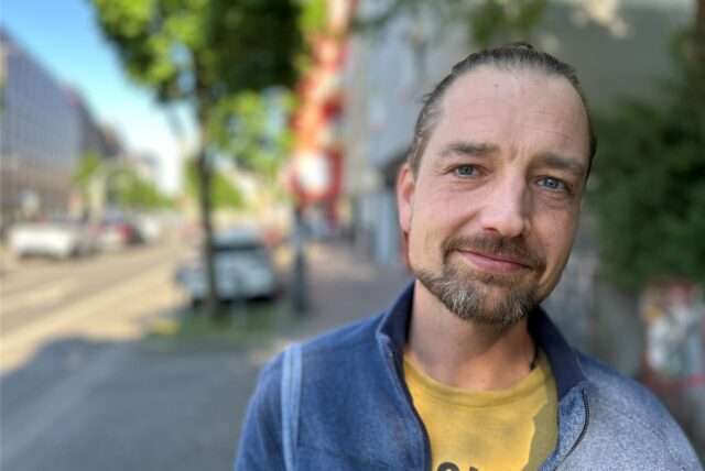 Stefan Röhrich hat zehn Jahre an der Rheinischen Straße neben dem Gast-Haus gelebt