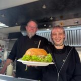 Auch vegane Burger gibt es beim „Street Food & Music Festival“ auf dem Rathausplatz.