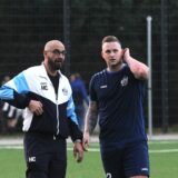 Anspannung vor dem Saisonfinale: Trainer Emanuel Kastrinos, Torjäger Dominik Pollmann und der SuS Polsum.