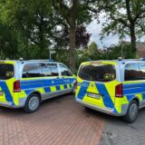 Polizeiwagen parken an straße