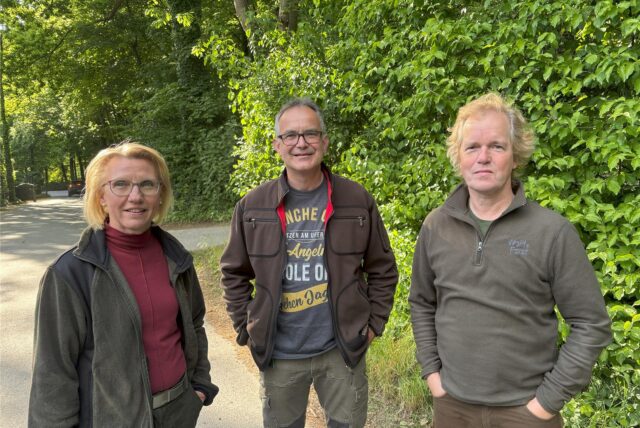 Conny und Andreas Schäpers aus Marl sowie Thomas Kolte aus Düsseldorf waren bei der Ansitzjagd in der Haard dabei.