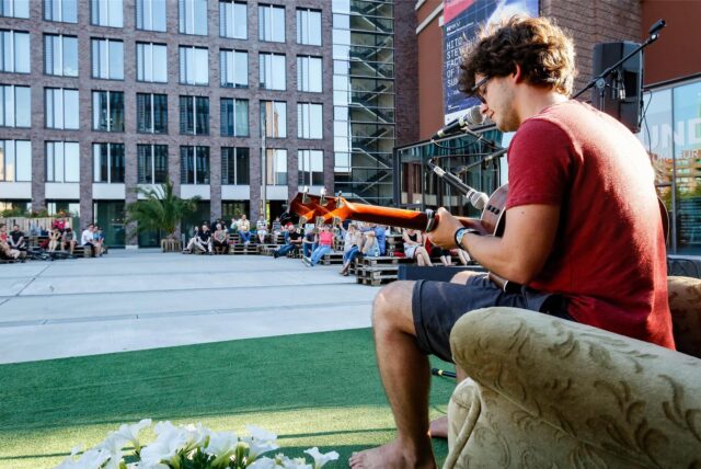 Besucher des „Sommer am U“ 2024.