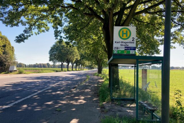 Bushaltestelle an der Marler Straße in Recklinghausen, die künftig den Namen von Agnes Neuhaus tragen wird