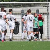 Später Jubel bei Teutonia SuS Waltrop, hängende Köpfe bei der SG Suderwich, nach Tom Dreiers Siegtreffer in der Nachspielzeit.