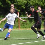 Roy Breilmann (weißes Trikot) und der FC Castrop-Rauxel gewannen gegen den TuS Hattingen.