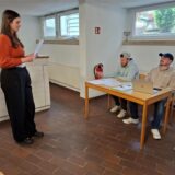 Nach Vorstellung ihrer eignen Szene durfte Sarah den Produzenten noch einen Auszug aus dem Drehbuch lesen.